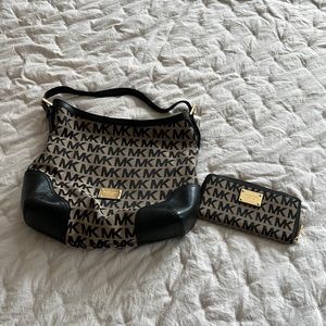 Michael Kors pocket book and matching wallet